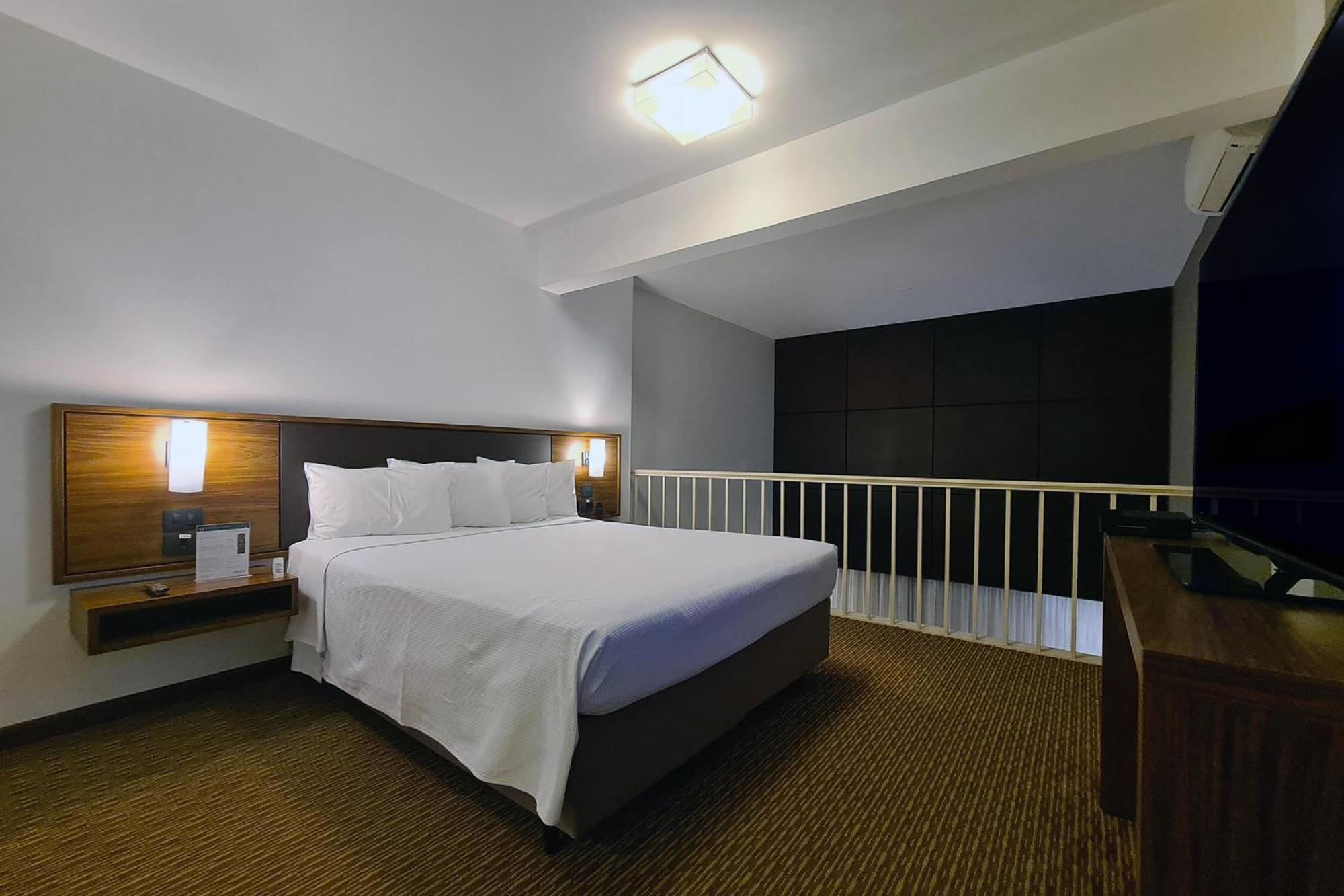 Hotel Deville