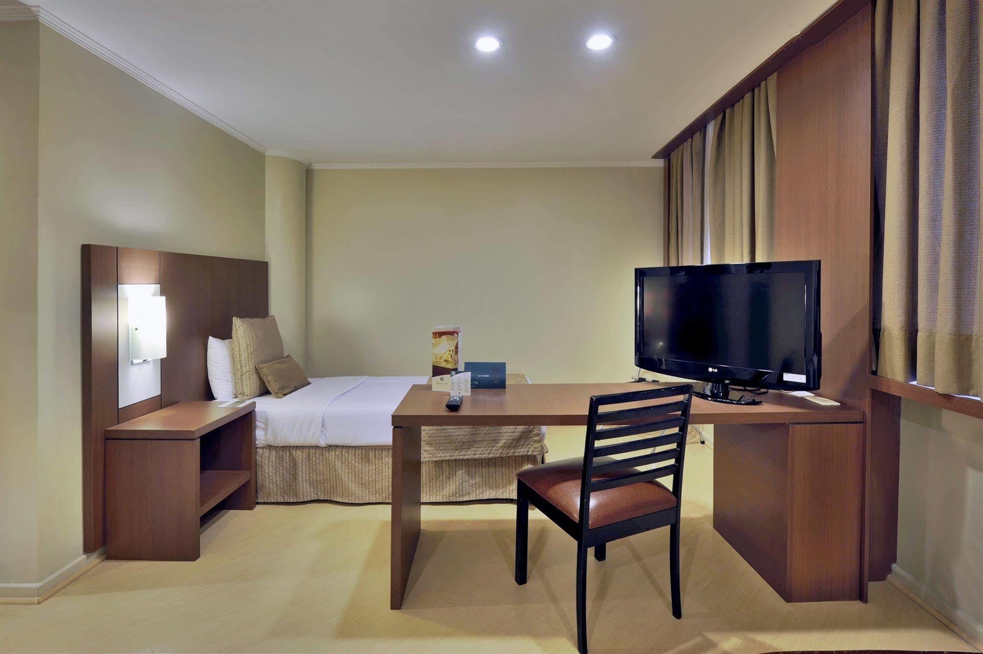 Deville Hotel 4*